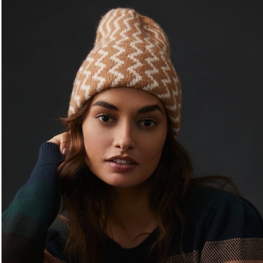 Anthropologie NWT tan and cream zigzag beanie hat